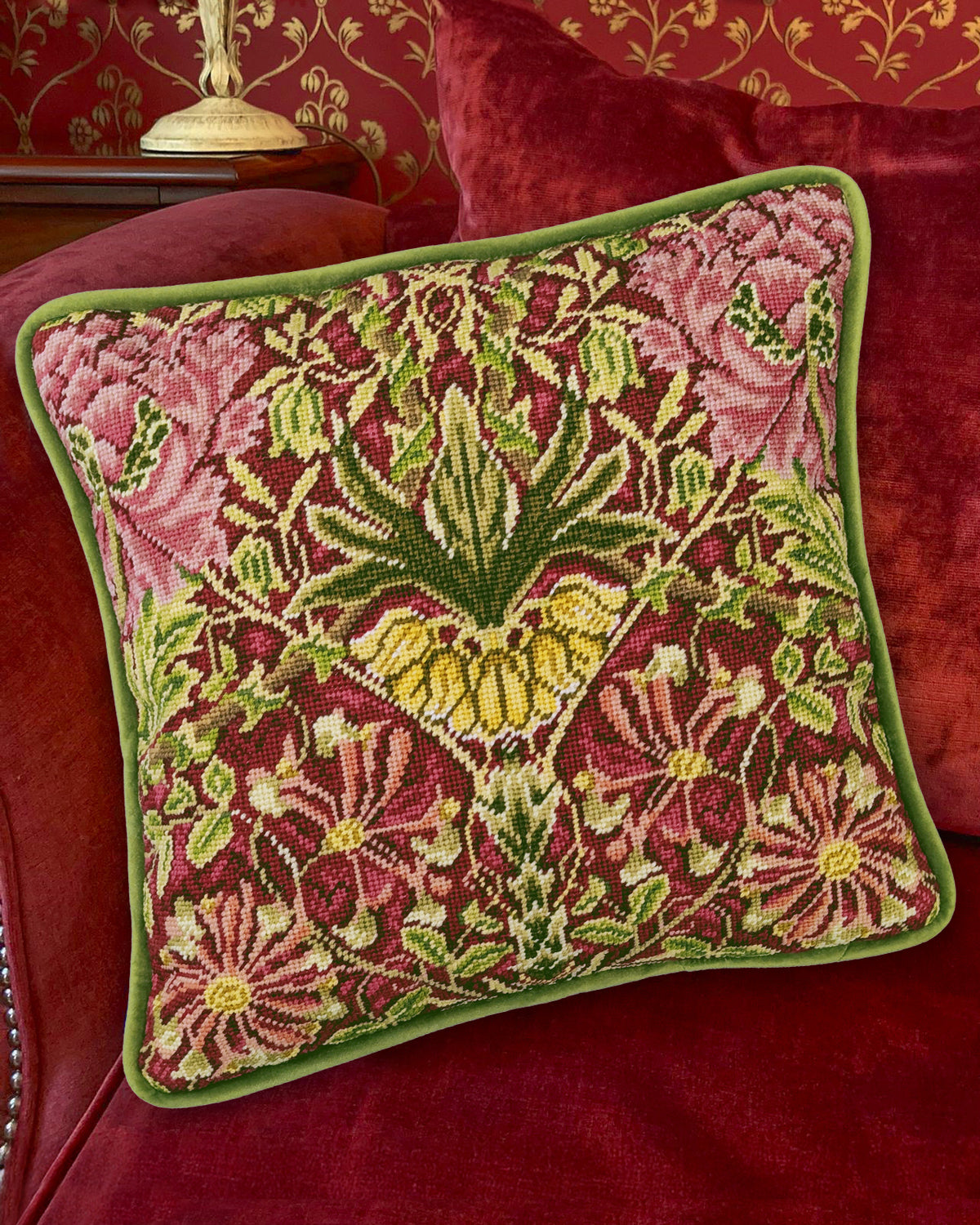Honeysuckle And Tulip Tapestry - Bothy Threads Kit TAC28