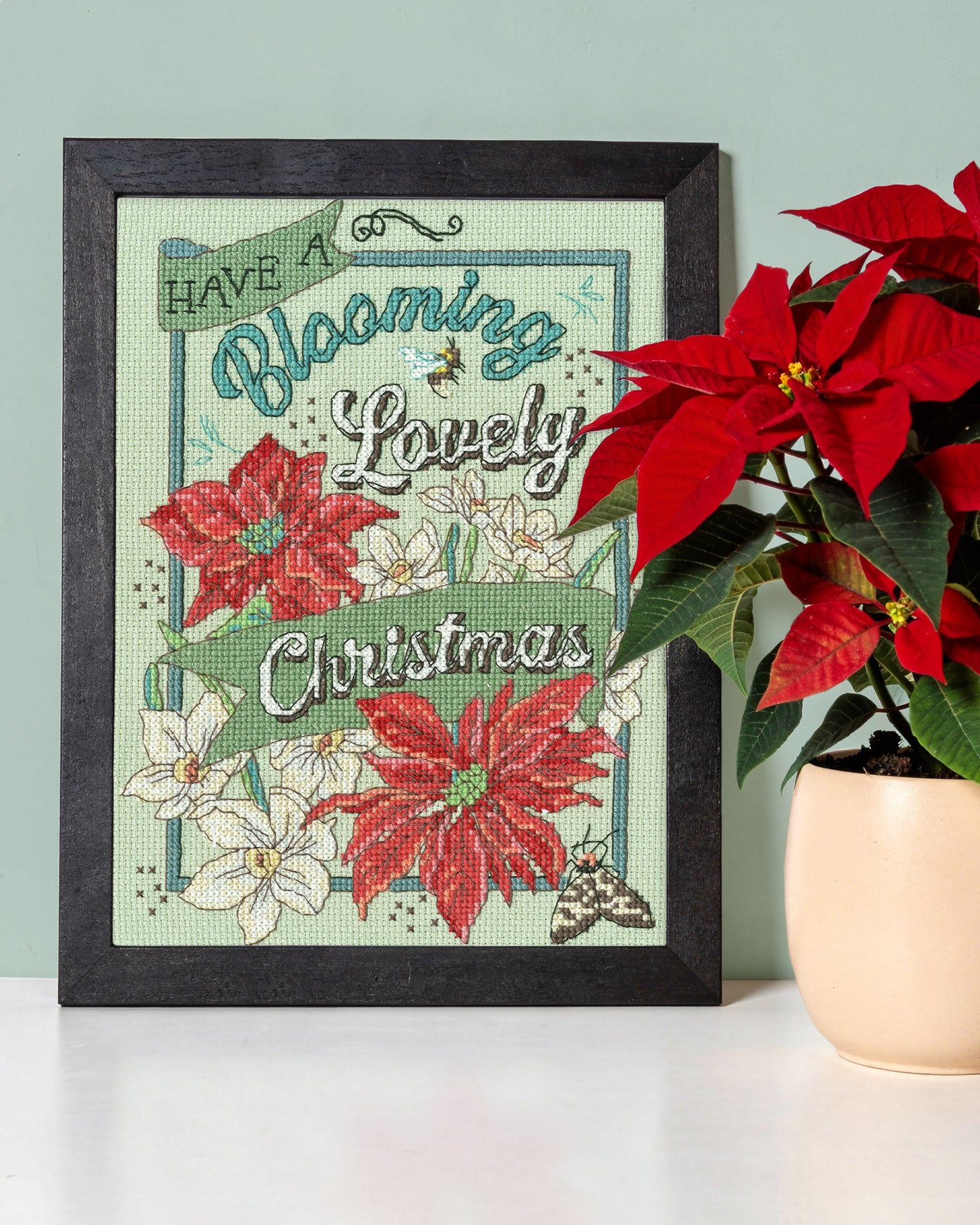 Blooming Lovely Christmas - Bothy Threads Cross Stitch Kit XAS3
