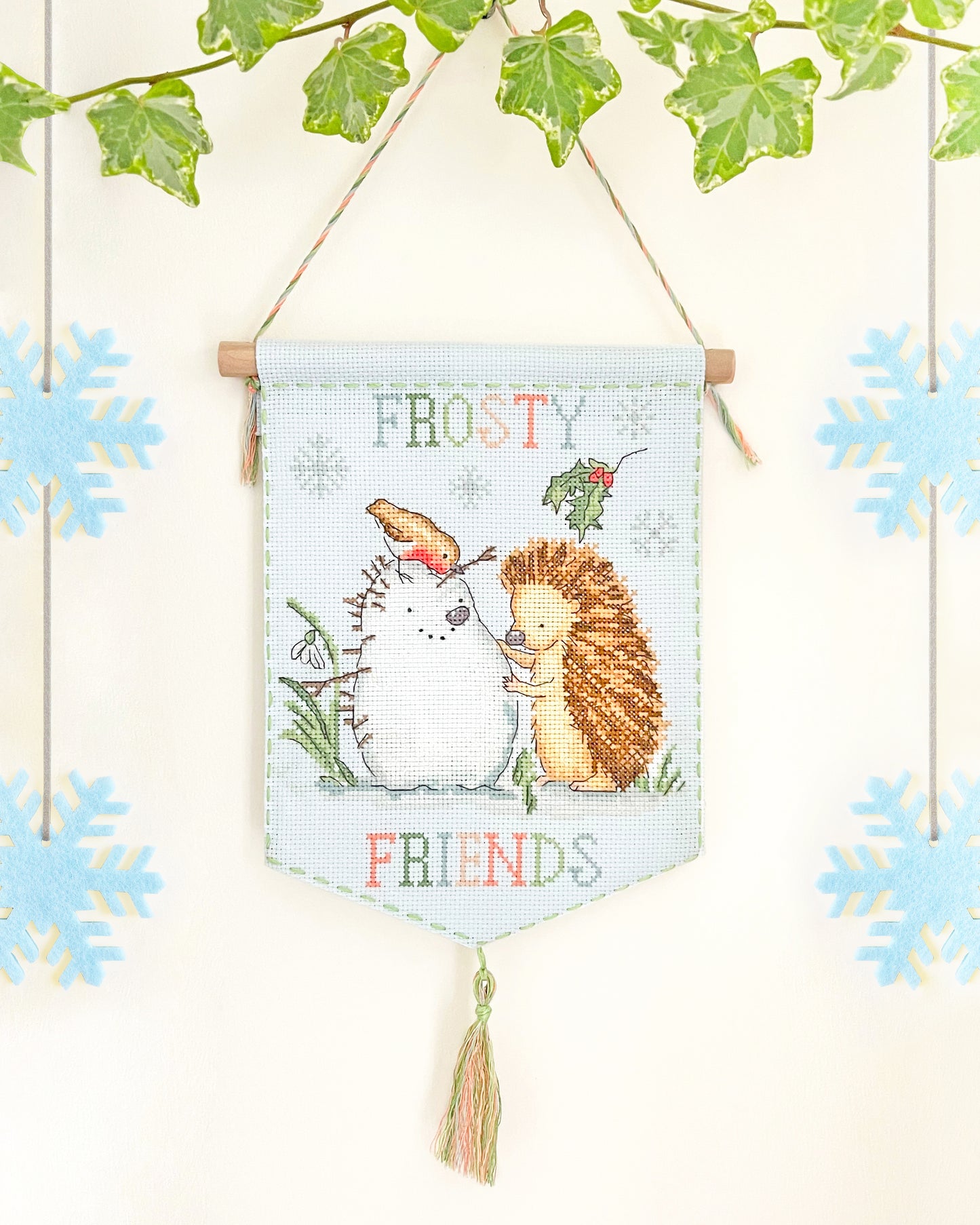 Frosty Friends - Bothy Threads Cross Stitch Kit XKG21