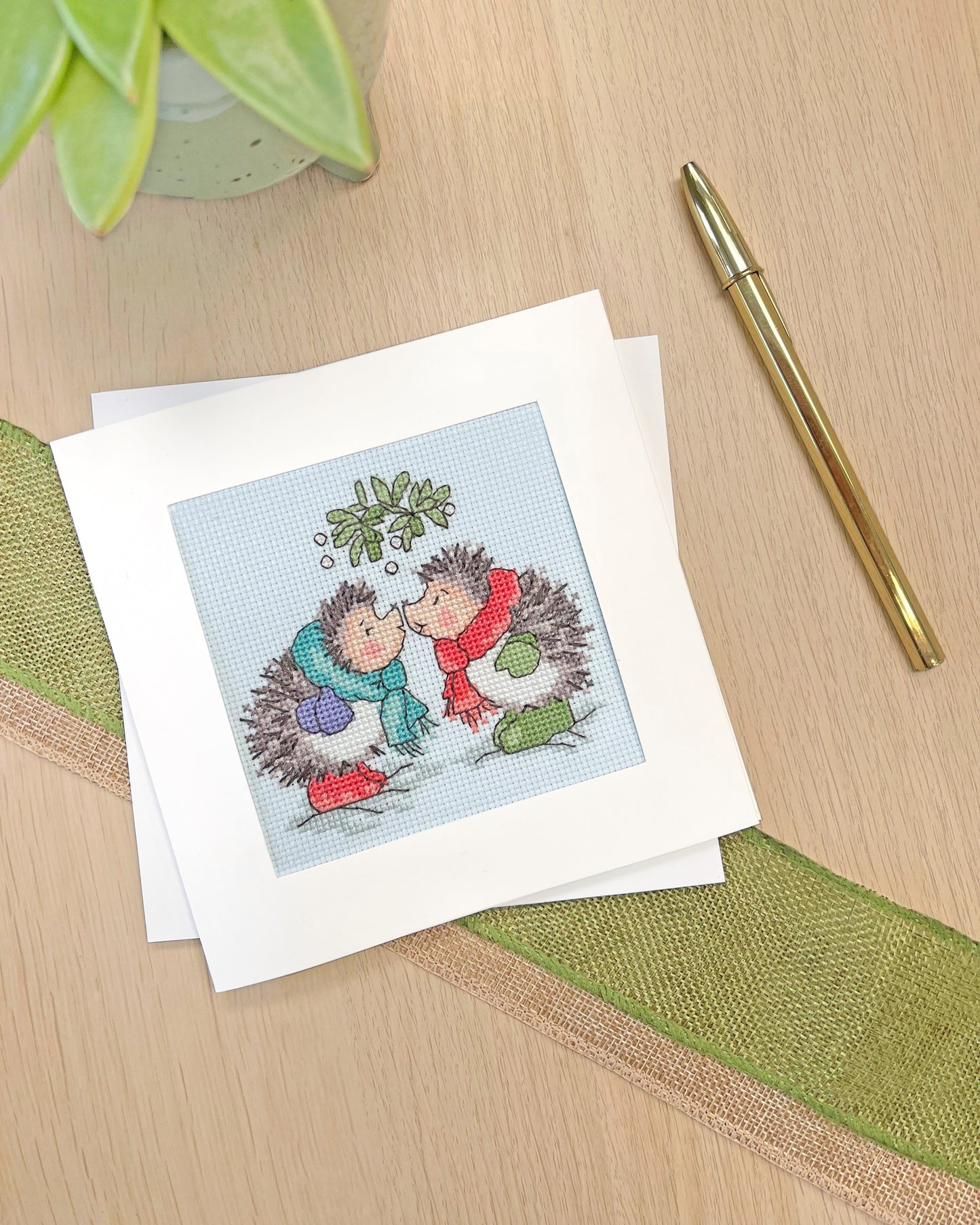 Christmas Card - Christmas Kiss - Bothy Threads Cross Stitch Kit XMAS79