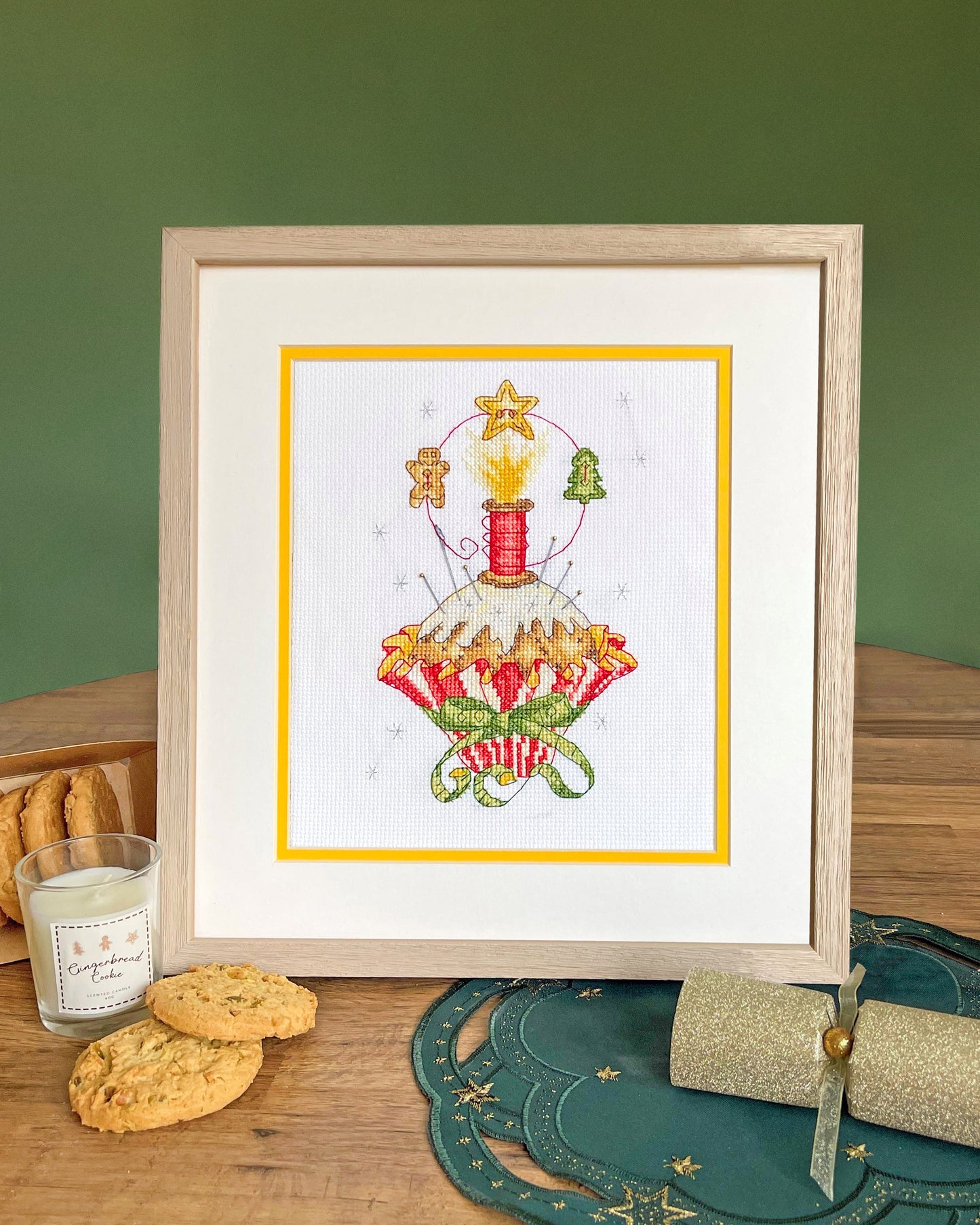 Christmas Trimmings - Bothy Threads Cross Stitch Kit XSK30