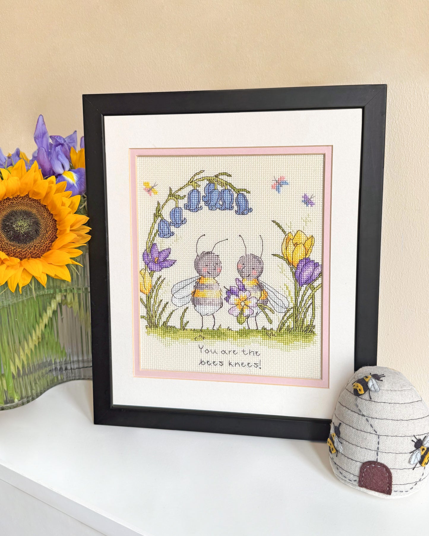 Bees Knees - Bothy Threads Cross Stitch Kit XSN4