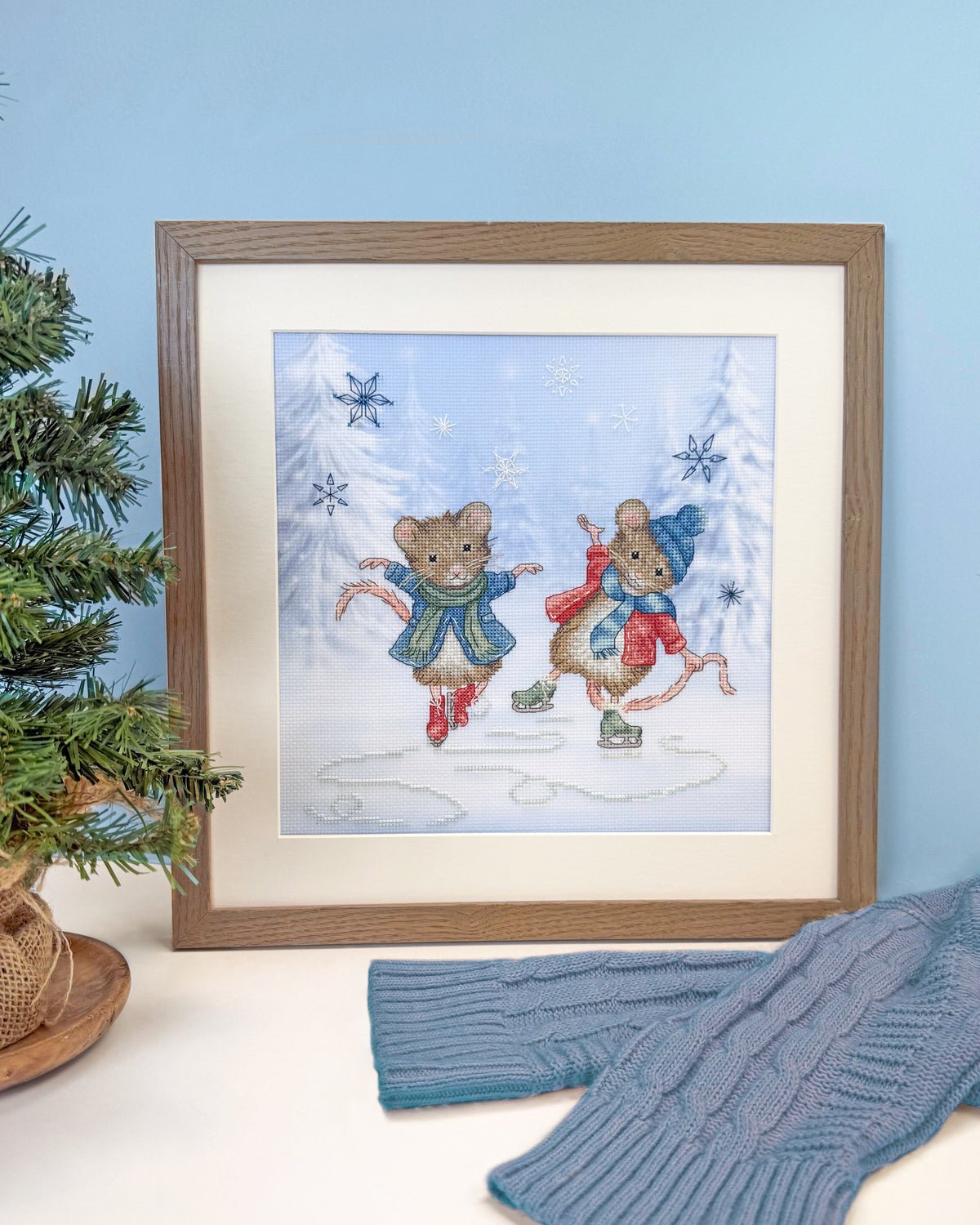 Festive Figure Skaters - Bothy Threads Cross Stitch Kit XSS34
