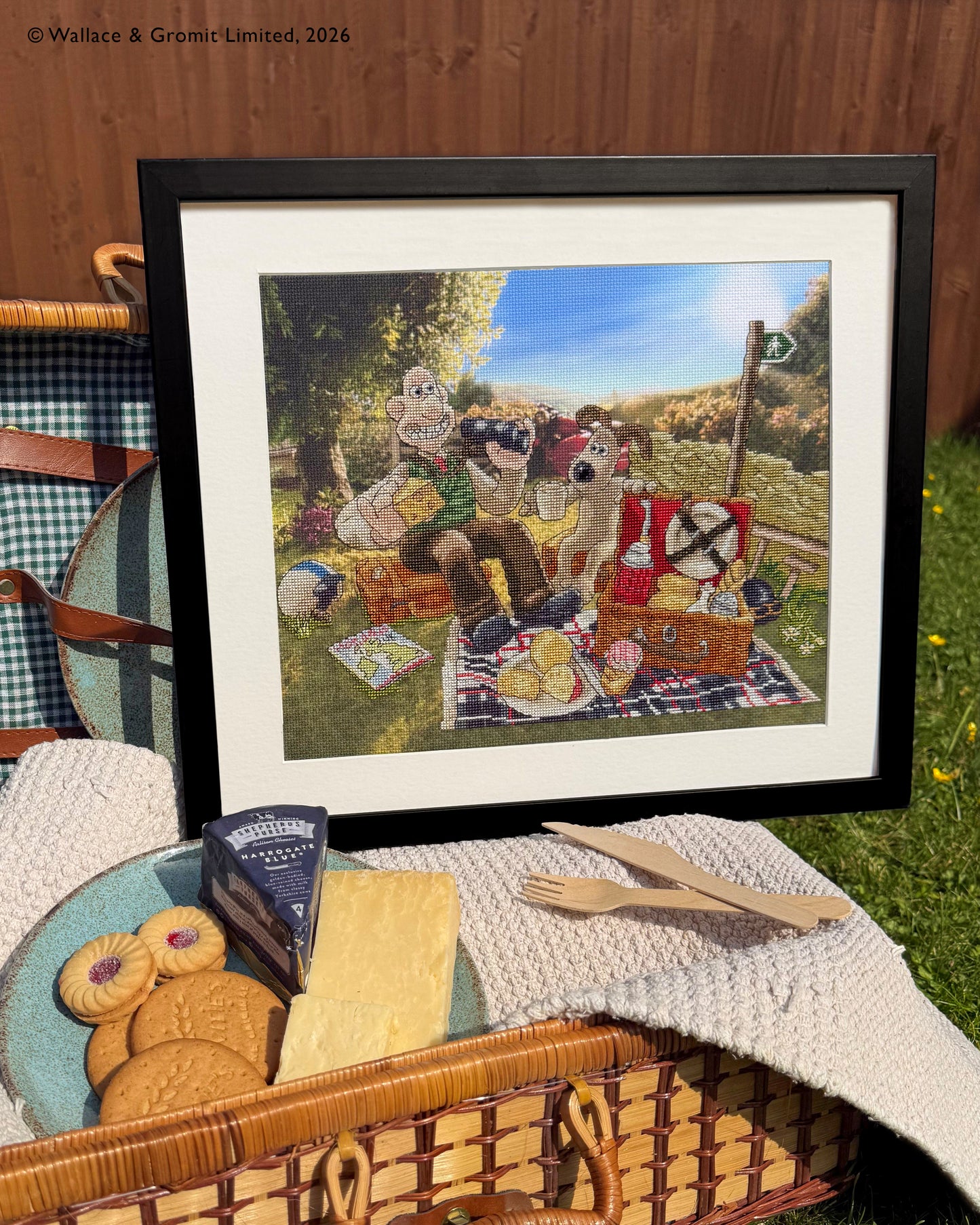 Countryside Picnic - Wallace & Gromit - Bothy Threads Cross Stitch Kit XWG11